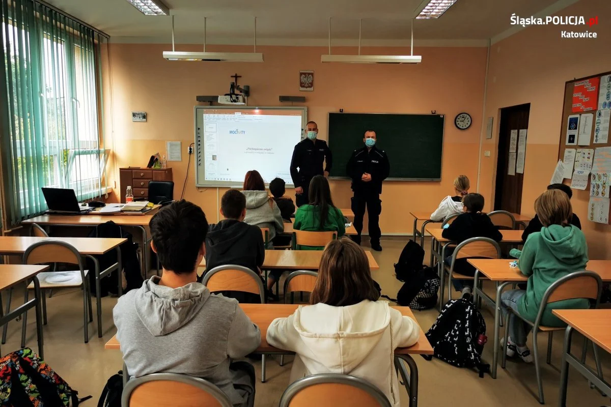 Dzielnicowi katowickiej piątki rozmawiali z uczniami