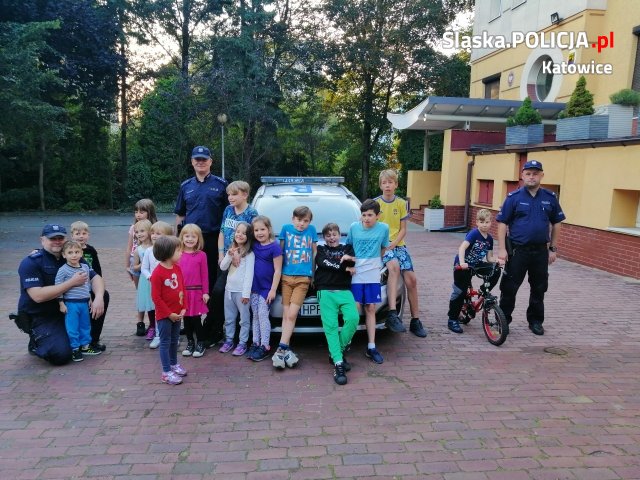 Na spotkanie o bezpieczeństwie z podarunkami dla dzieci