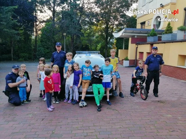 Na spotkanie o bezpieczeństwie z podarunkami dla dzieci