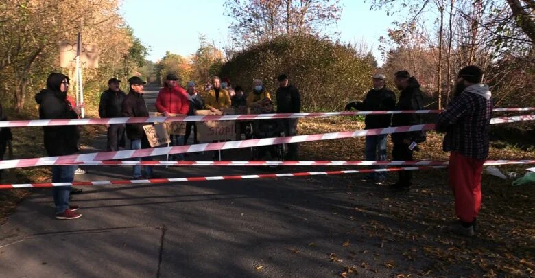 Mieszkańcy Milowickiej zablokowali wjazd do zakładu MPGK. Mają dość smrodu ze śmieci