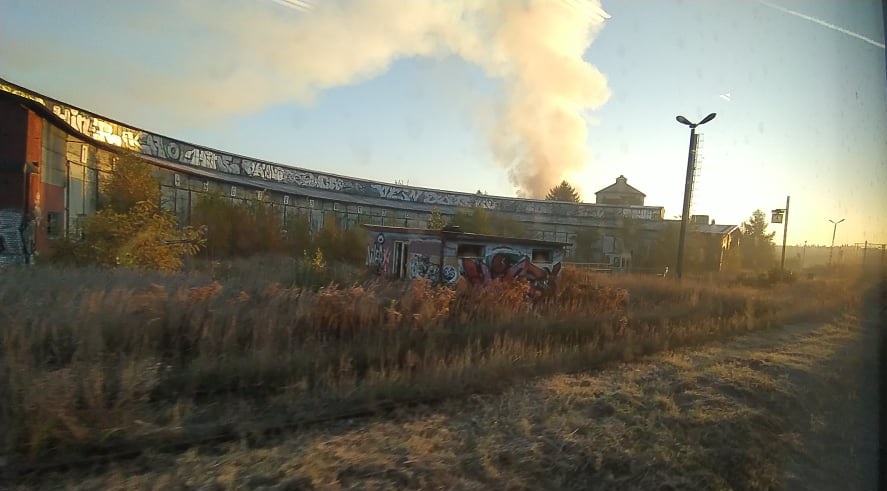Pożar na terenie zabytkowej lokomotywowni w centrum Katowic! / fot. M. Bachusz 1