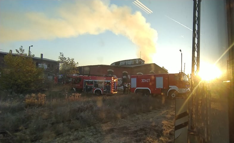 Pożar na terenie zabytkowej lokomotywowni w centrum Katowic! / fot. M. Bachusz 9