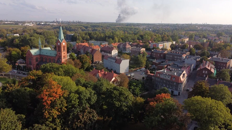 Pożar w rejonie Huty Florian: Paliło się dzikie wysypisko śmieci