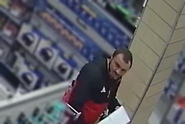 Publikujemy wizerunek podejrzewanego o kradzież. Rozpoznajesz go?