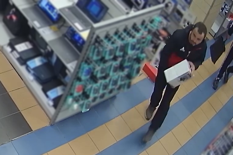 Publikujemy wizerunek podejrzewanego o kradzież. Rozpoznajesz go?