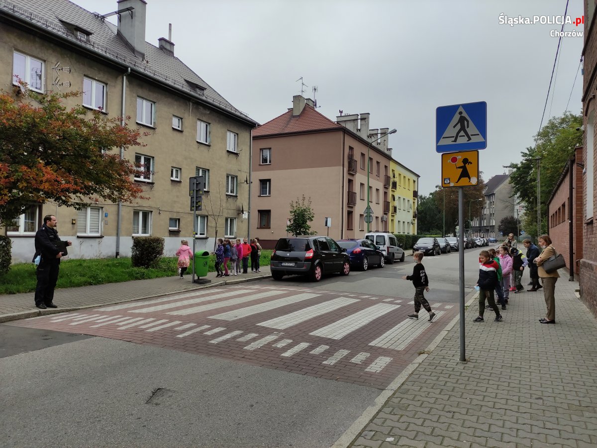 Bezpieczna droga do szkoły z chorzowskimi dzielnicowymi