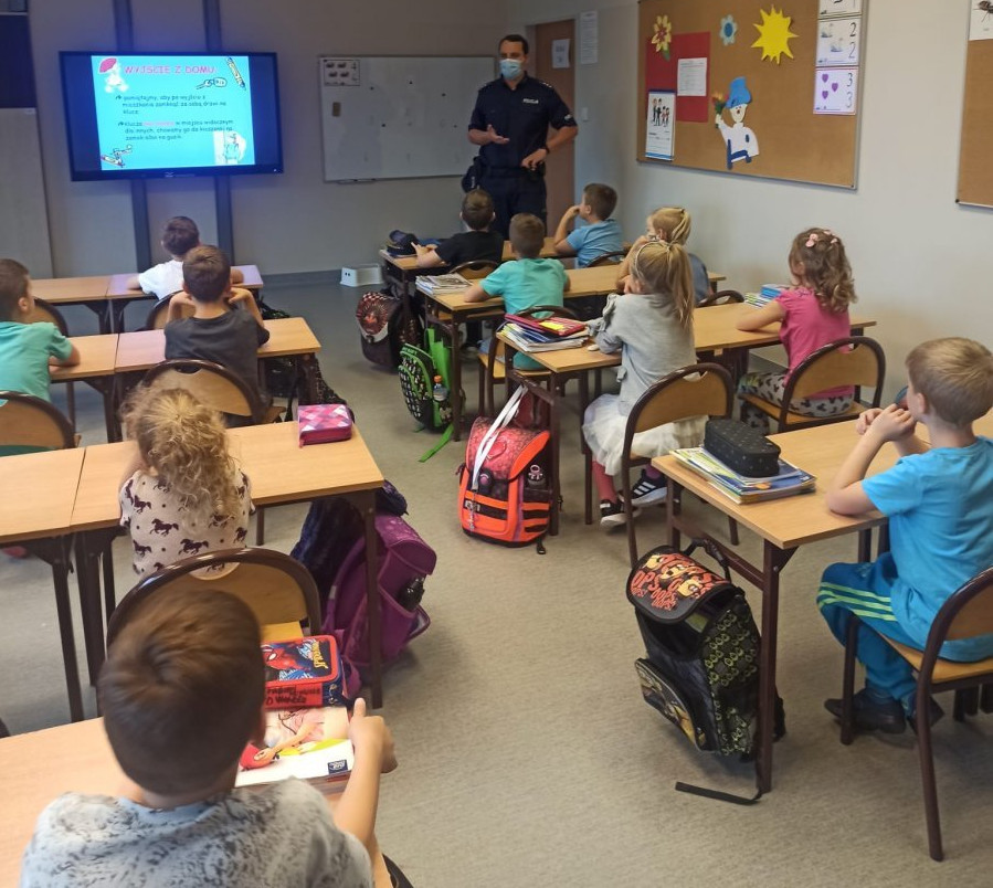 O bezpieczeństwie w drodze do szkoły i podczas codziennej zabawy