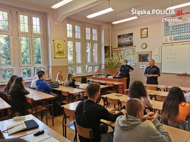 "Policję tworzą ludzie... twórzmy ją razem". Spotkanie z młodzieżą