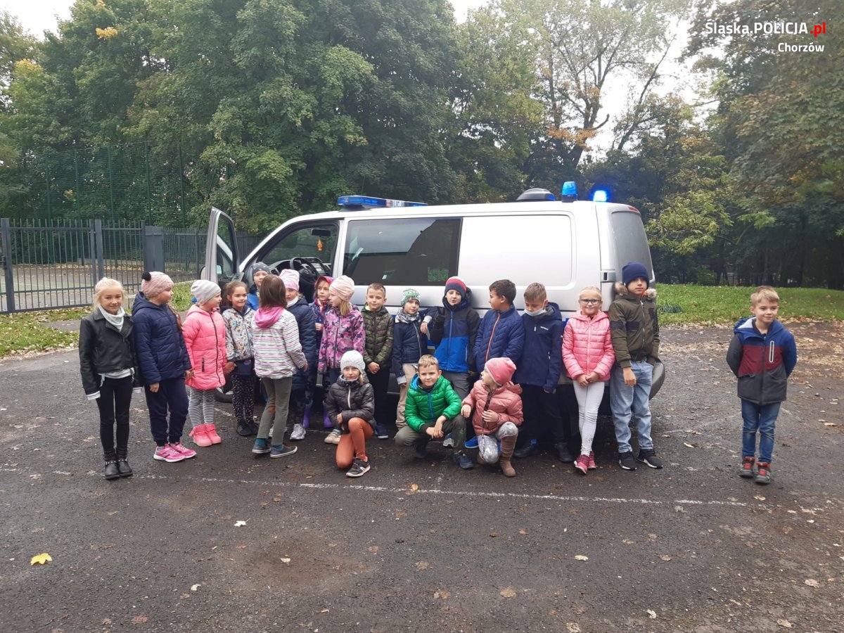 Bezpieczna droga do szkoły z chorzowskimi policjantami
