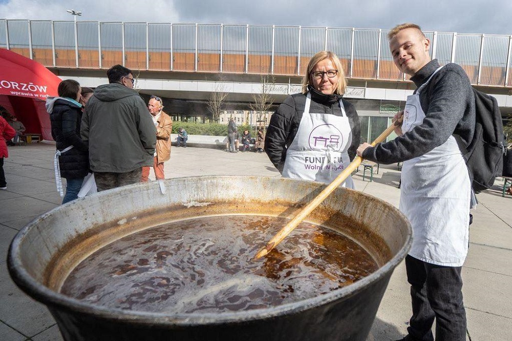 Wielkie gotowanie żuru na chorzowskim rynku za nami!