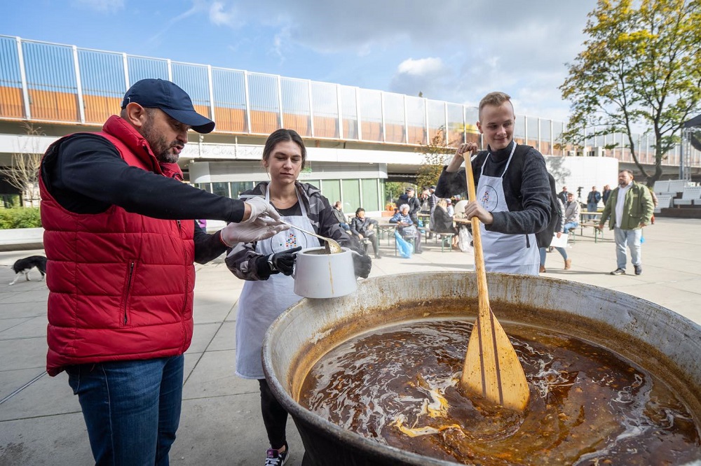 Wielkie gotowanie żuru na chorzowskim rynku za nami!