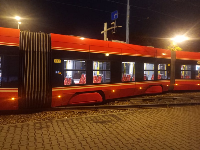 Uwaga! Na przystanku AKS w Chorzowie doszło do wykolejenia się tramwaju!