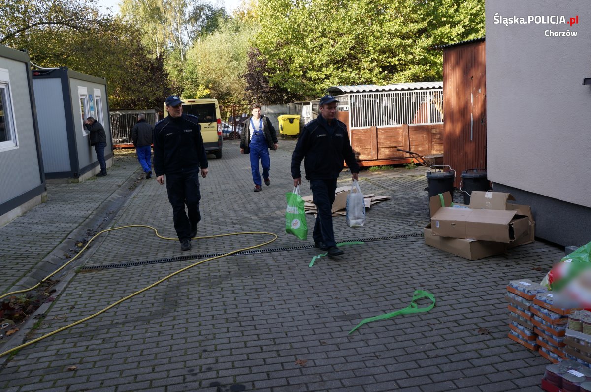 Chorzowski dzielnicowy zorganizował zbiórkę dla schroniska dla zwierząt