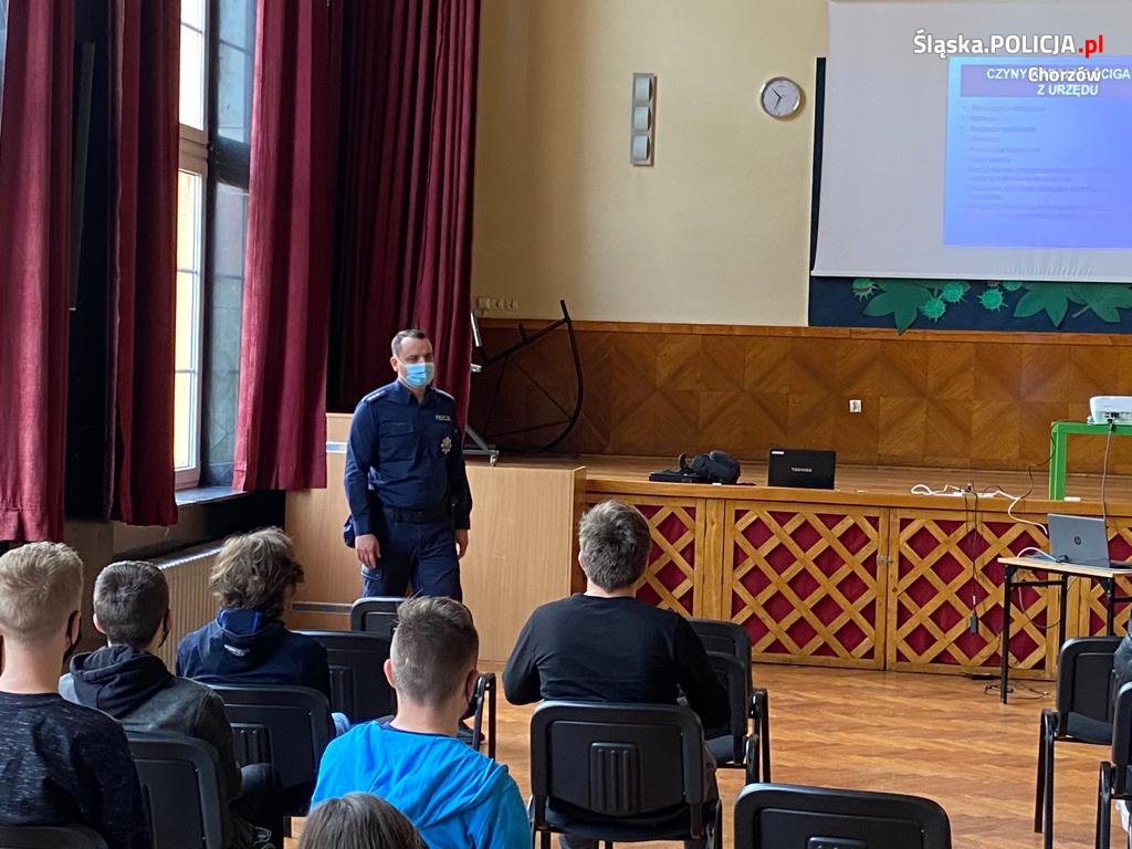 Dzielnicowi spotkali się z uczniami chorzowskich szkół