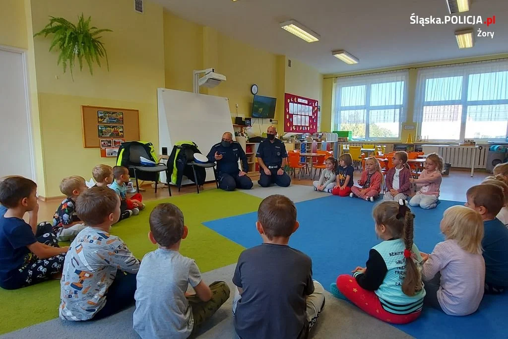 Przedszkolaki z Żor spotkały się z policjantami