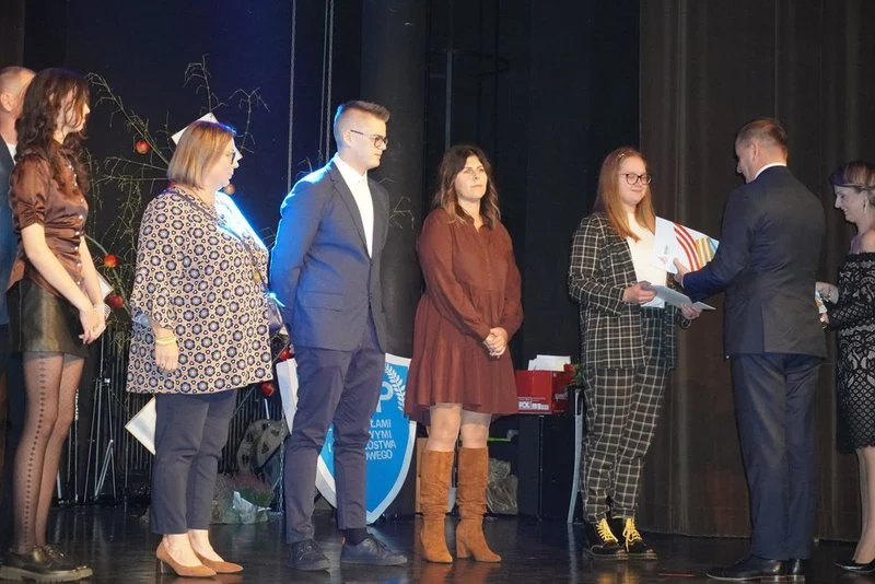 Wyróżnienia dla uczniów i nauczycieli z okazji Dnia Edukacji Narodowej / fot. UM Żory 10