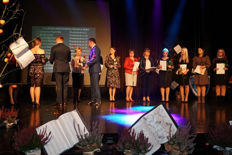 Wyróżnienia dla uczniów i nauczycieli z okazji Dnia Edukacji Narodowej / fot. UM Żory 14