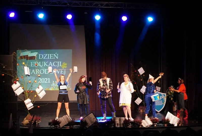 Wyróżnienia dla uczniów i nauczycieli z okazji Dnia Edukacji Narodowej / fot. UM Żory 15