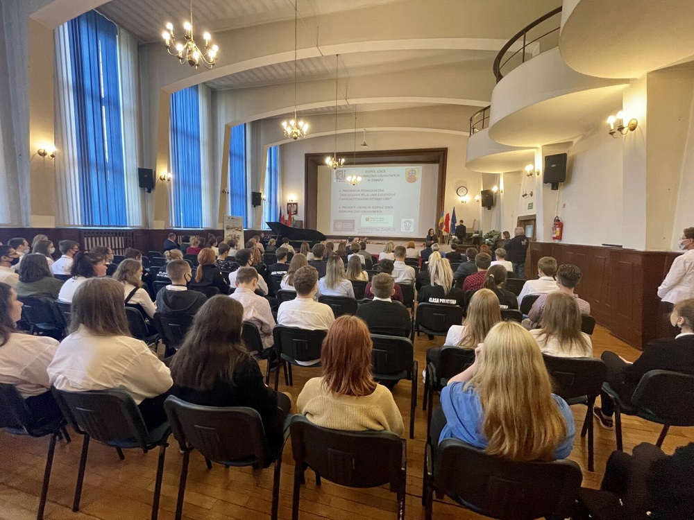 Zabrzańska szkoła branżowa wdraża do programu nauczania system klasy CRM