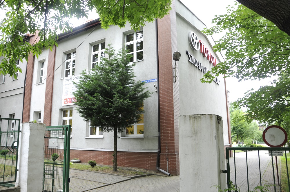 Pożar w Nowym Bytomiu: Spłonęły kontenery na śmieci przy ZS nr 1