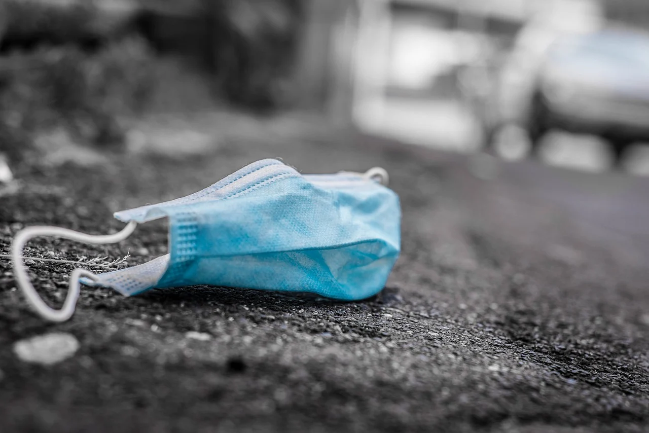 Niedzielski: Szczepienia lepiej chronią przed zakażeniem SARS-CoV-2 niż restrykcje