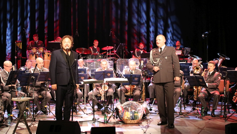 Niepodległościowy koncert Mieczysława Szcześniaka i Orkiestry Wojskowej