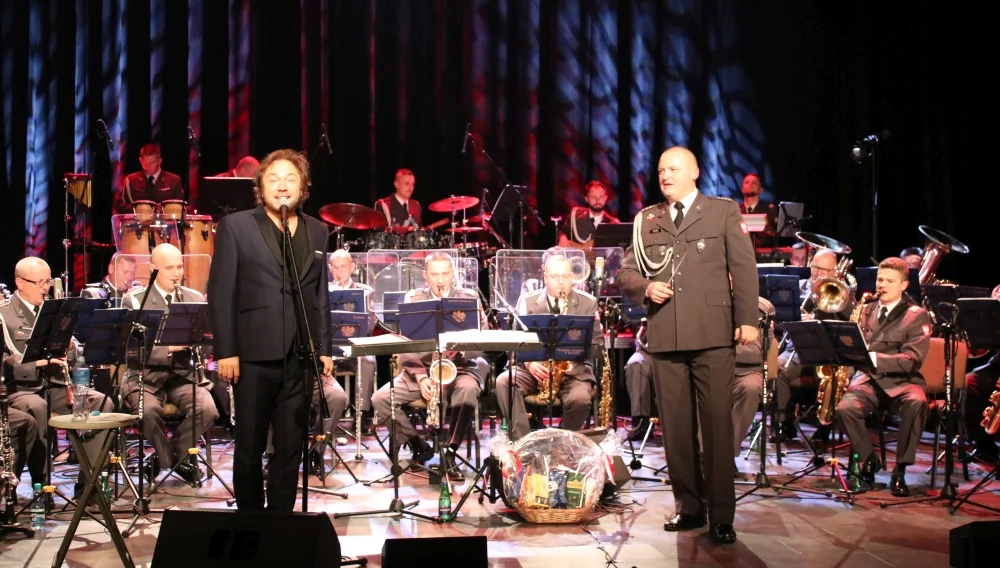 Niepodległościowy koncert Mieczysława Szcześniaka i Orkiestry Wojskowej