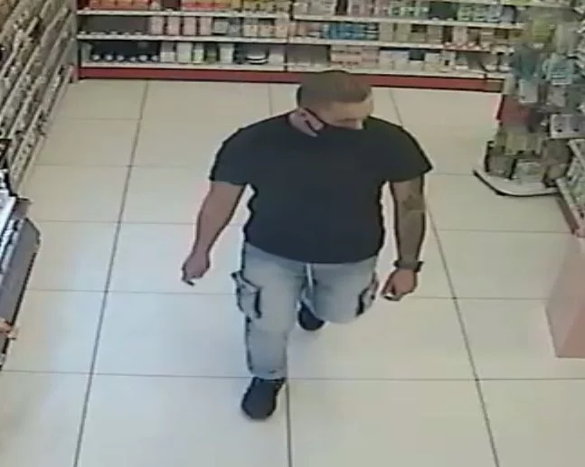 Znasz mężczyznę ze zdjęć lub wiesz coś o zdarzeniu? Powiadom Policję!