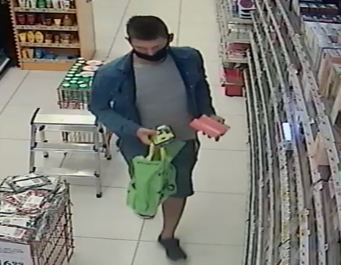 Wiesz coś o kradzieży lub rozpoznajesz mężczyznę ze zdjęć? Powiadom Policję