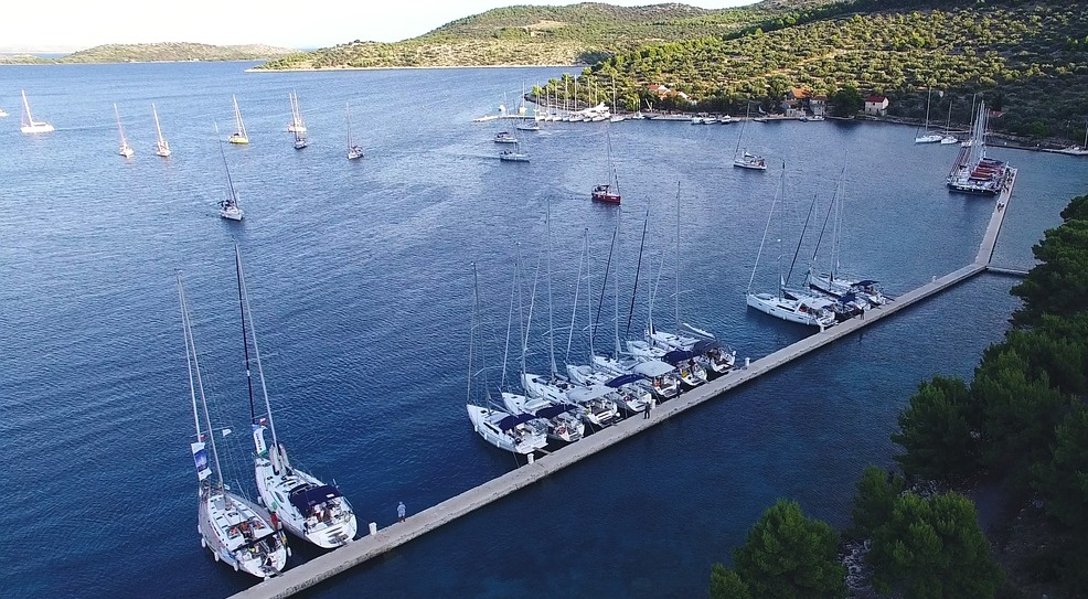 Obozy żeglarskie dla dorosłych - atrakcyjny sposób na udane wakacje