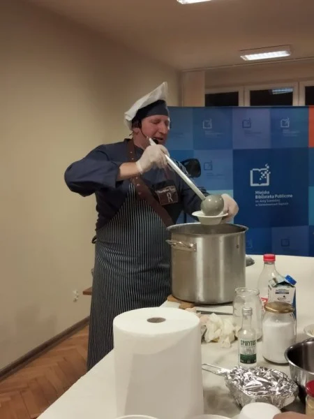 Remigiusz Rączka gotował w Bibliotece