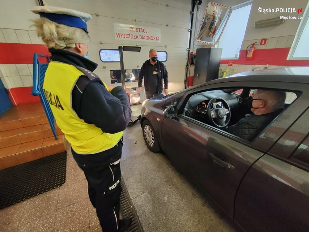 Sprawdzali ustawienie świateł w pojazdach