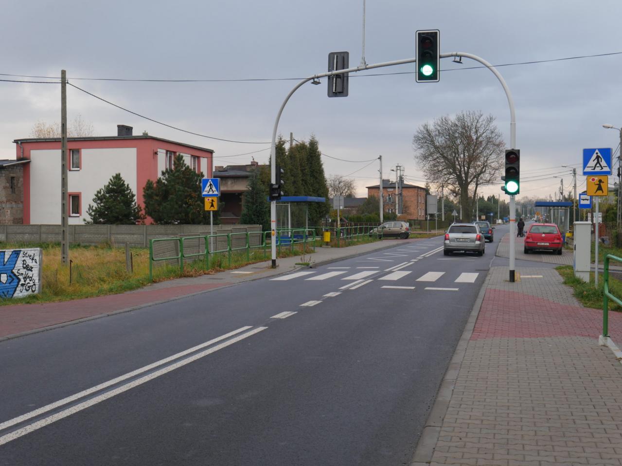 Ulica Żorska z nowym chodnikiem i sygnalizacją / fot. Starostwo Powiatowe w Mikołowie 3
