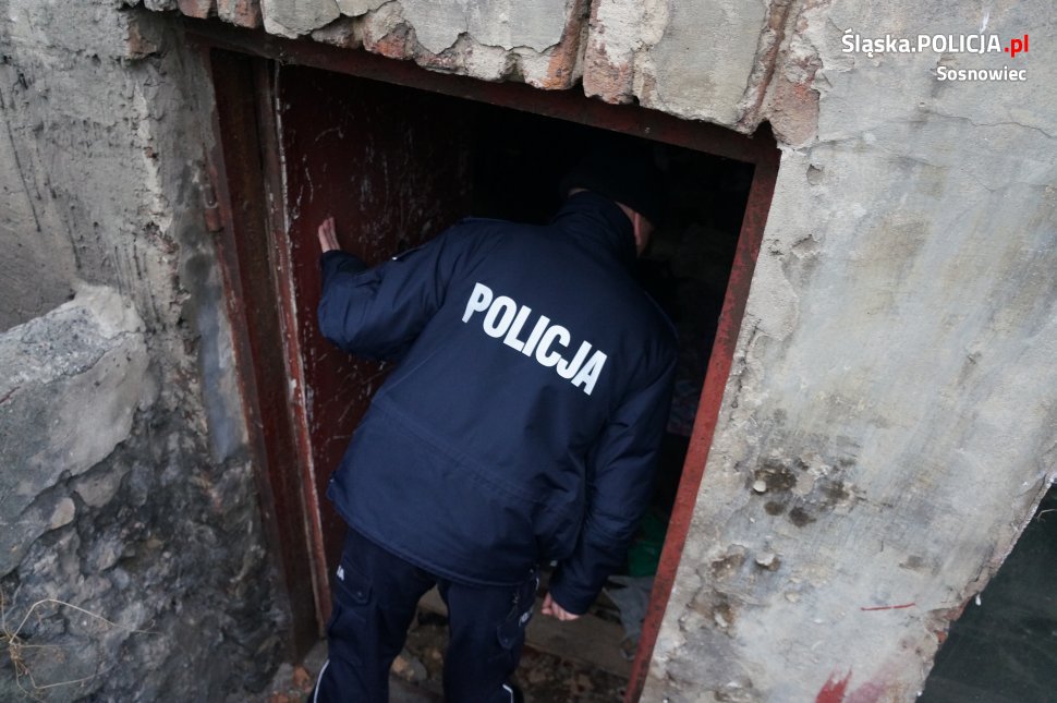 Sosnowieccy dzielnicowi na pomoc osobom bezdomnym