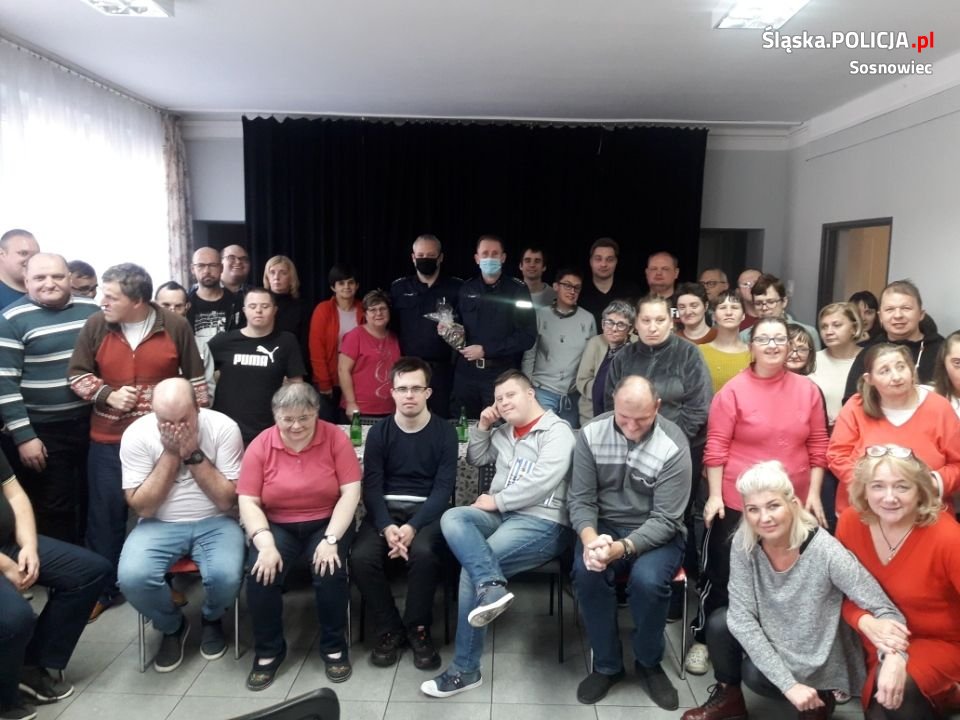 Dzielnicowi z wizytą u uczestników Warsztatów Terapii Zajęciowej