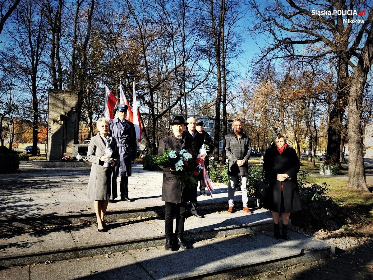 [Film] Obchody Święta Niepodległości w Mikołowie. Policyjny hołd dla zasłużonych