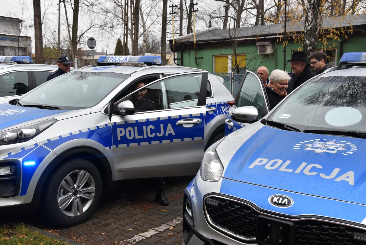 Trzy nowe radiowozy dołączyły do floty Komendy Powiatowej Policji w Mikołowie 2