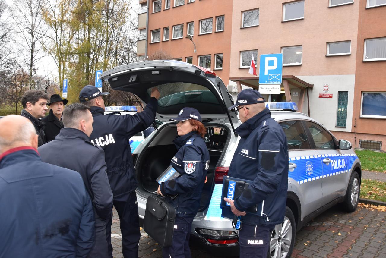 Trzy nowe radiowozy dołączyły do floty Komendy Powiatowej Policji w Mikołowie 7