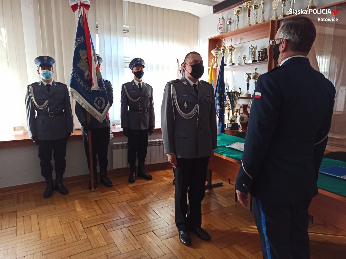 Ślubowanie nowych policjantów w katowickiej komendzie