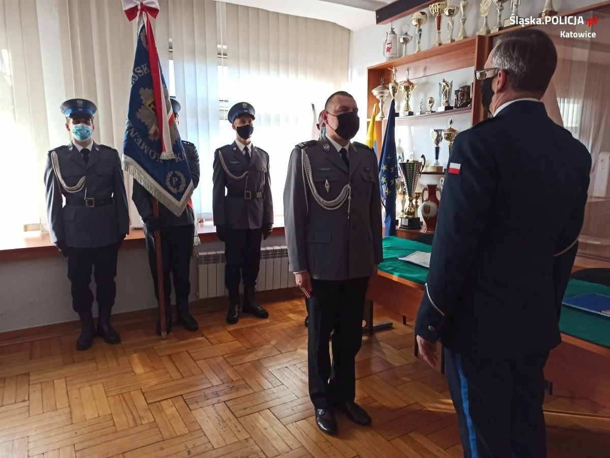 Ślubowanie nowych policjantów w katowickiej komendzie