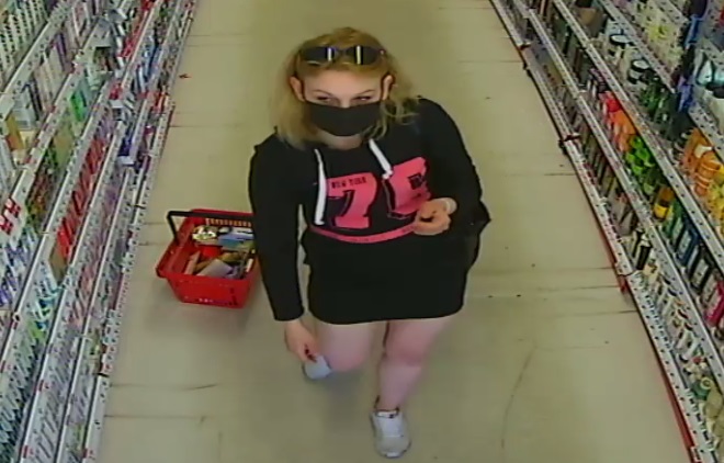 Ukradła kosmetyki. Rozpoznajesz ją?