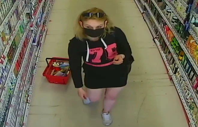 Ukradła kosmetyki. Rozpoznajesz ją?