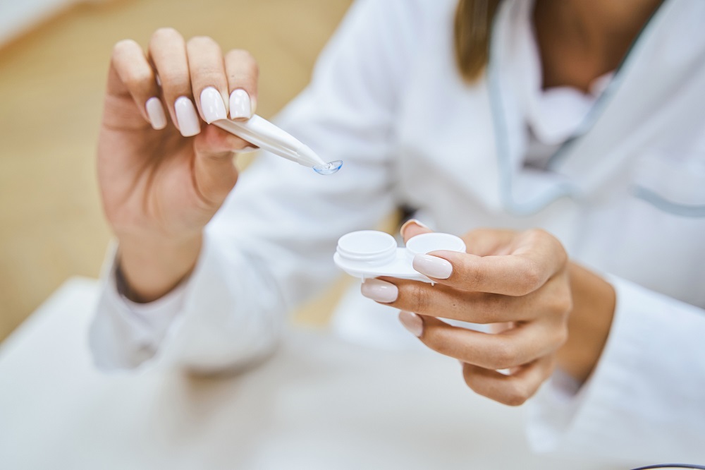 Astygmatyzm – jak się objawia, jakie soczewki dobrać?