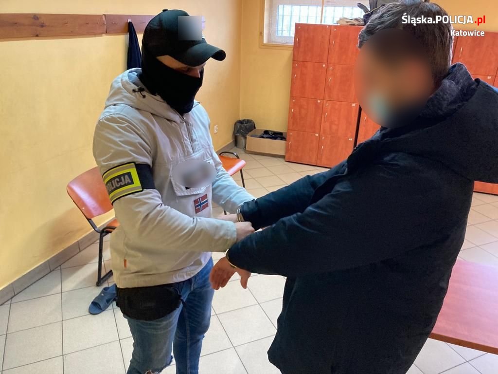 Brutale pobicie na Mariackiej. 33 latek zaatakowany "tulipanem". Sprawcy zatrzymani