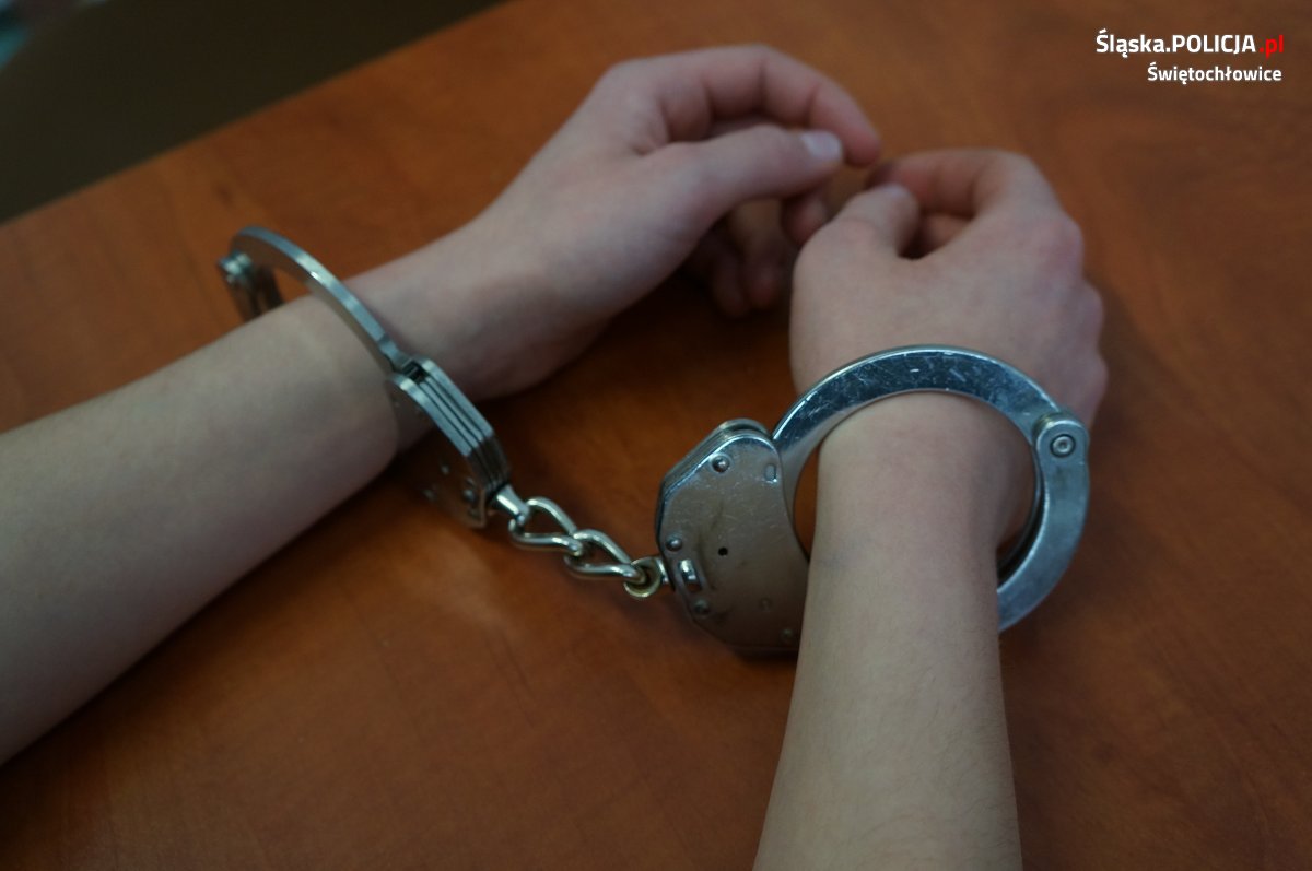 21-latka wypłaciła gotówkę z karty płatniczej, którą ukradła