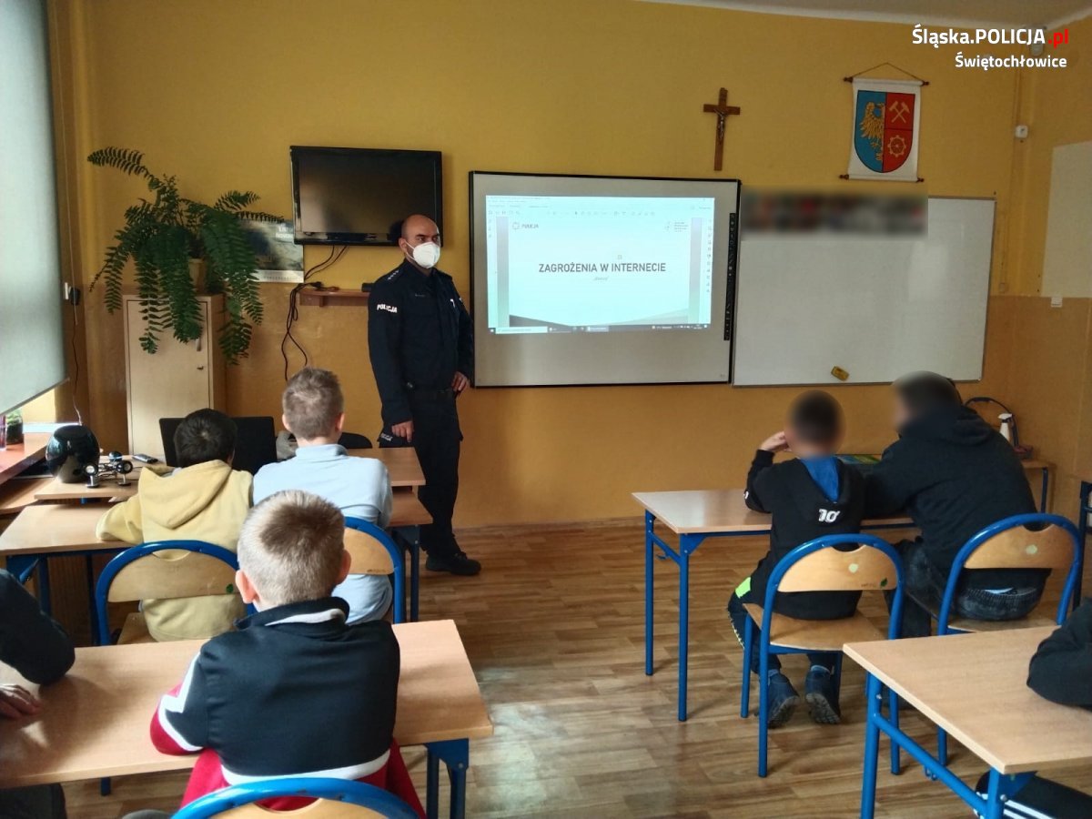 O zagrożeniach w internecie podczas spotkania z szóstoklasisiami