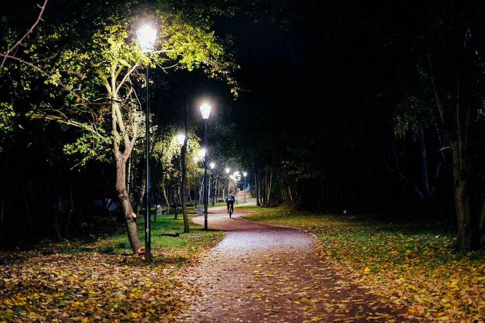 Ścieżka łącząca Amelung i Skałkę w końcu doświetlona!