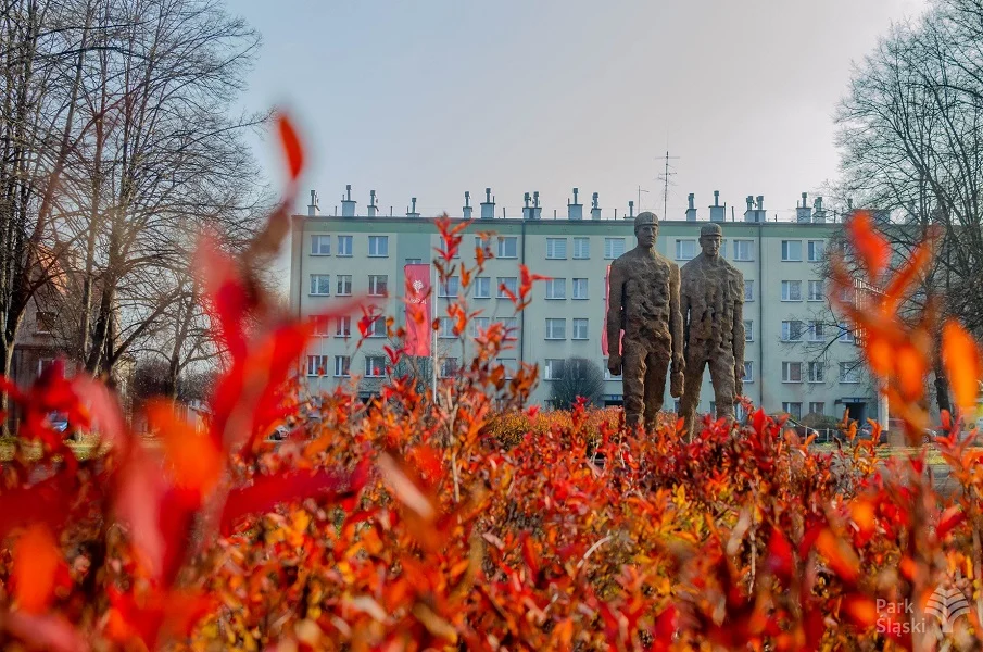 Park Śląski zyskał kolejną wyremontowaną rzeźbę. To „Górnicy”