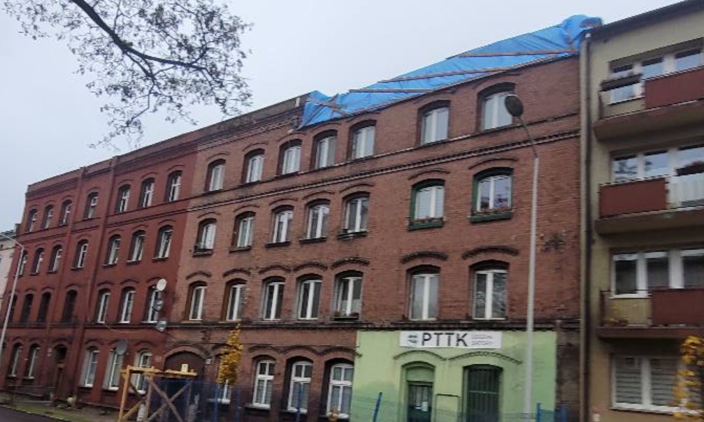 Zabezpieczenie elewacji kamienicy na ul. Farnej już poprawione. PGM Chorzów zareagowało