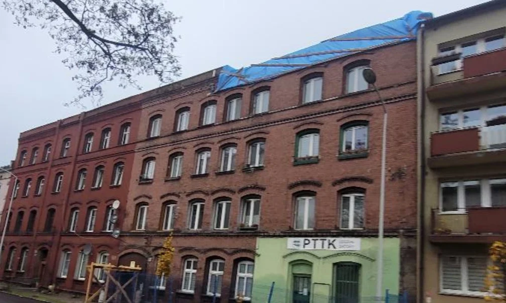 Zabezpieczenie elewacji kamienicy na ul. Farnej już poprawione. PGM Chorzów zareagowało